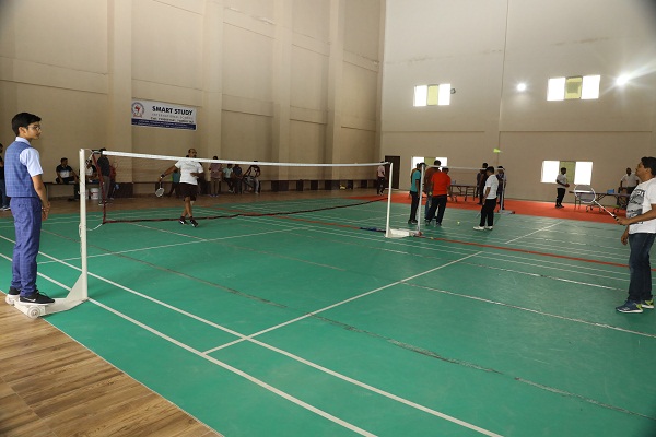 Indoor_badminton_court-1